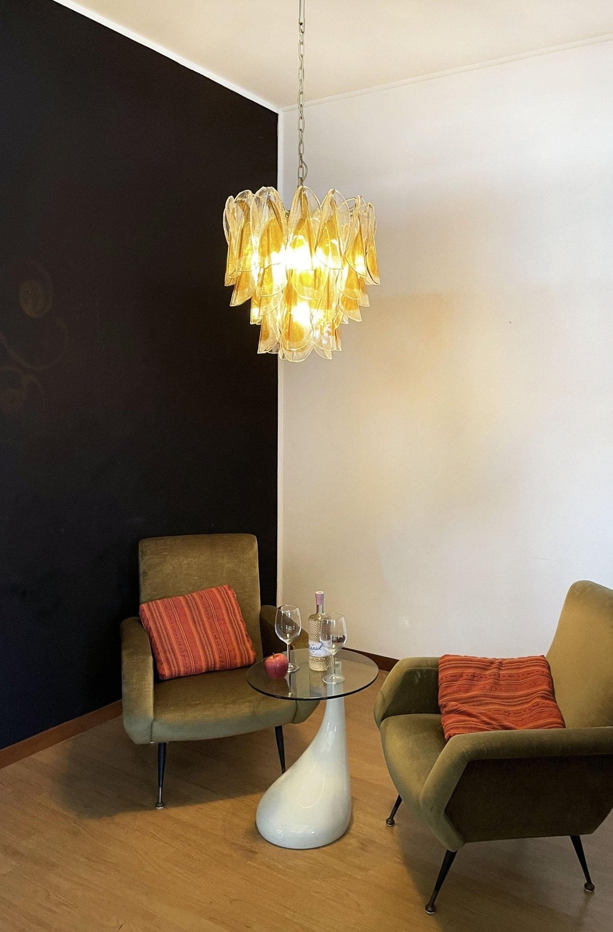 Aurora Lustre Isabella en Pétales Dorés Superposés - Neutralighting