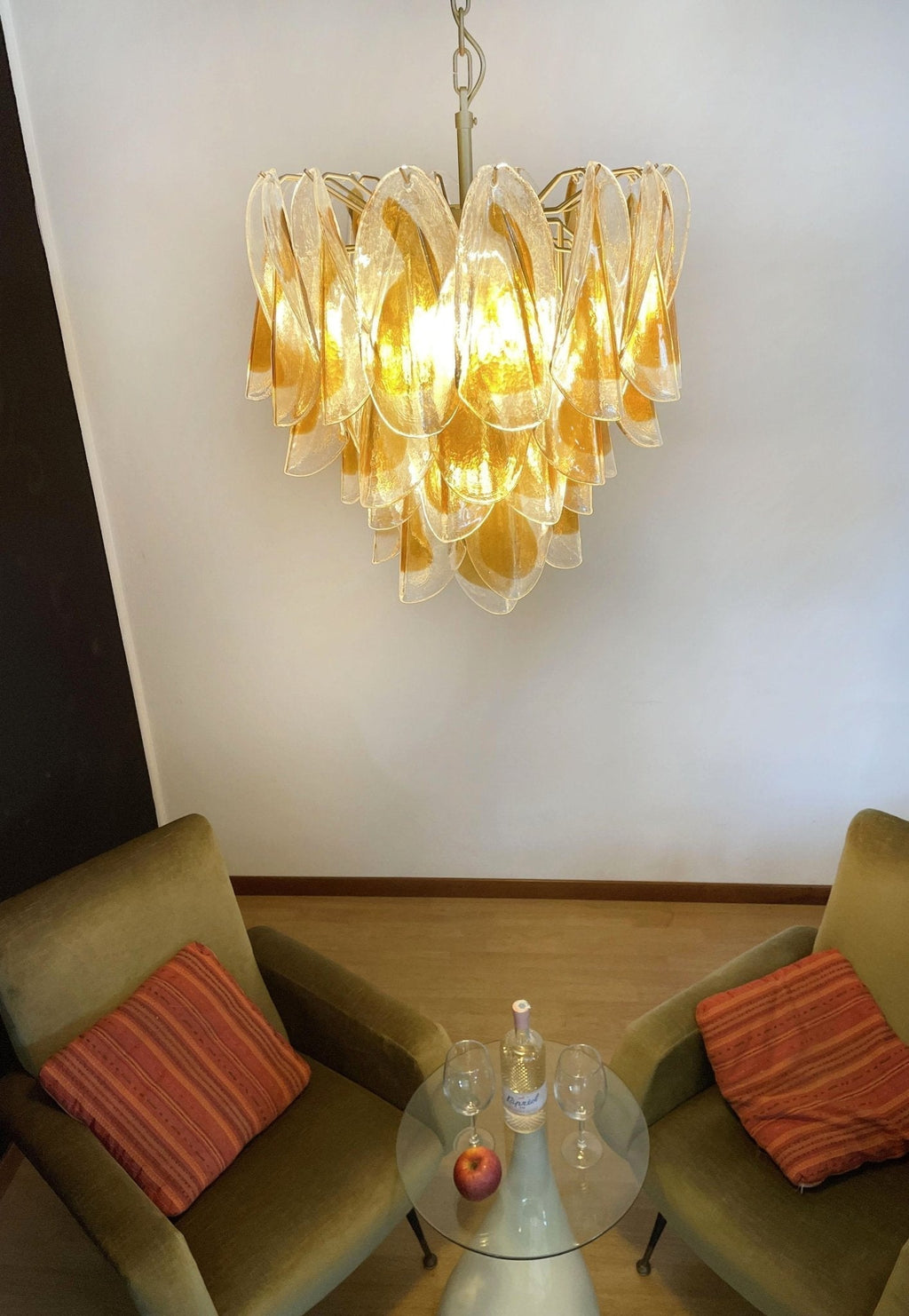Aurora Lustre Isabella en Pétales Dorés Superposés - Neutralighting