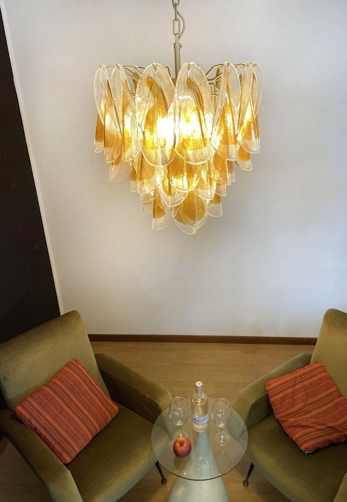 Aurora Lustre Isabella en Pétales Dorés Superposés - Neutralighting