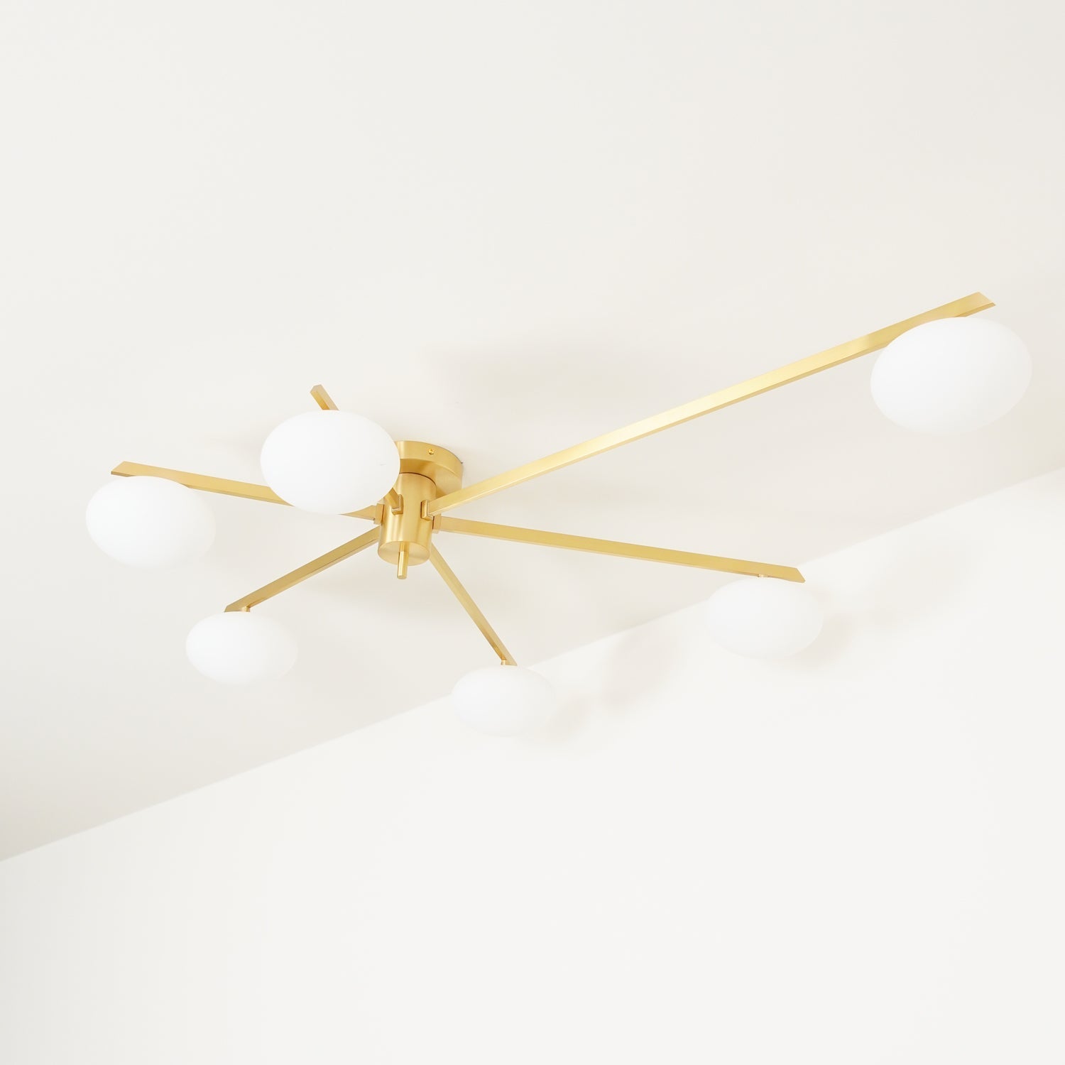 Jania Plafonnier Moderne en Verre et Métal Noir à Trois Bras - Neutralighting