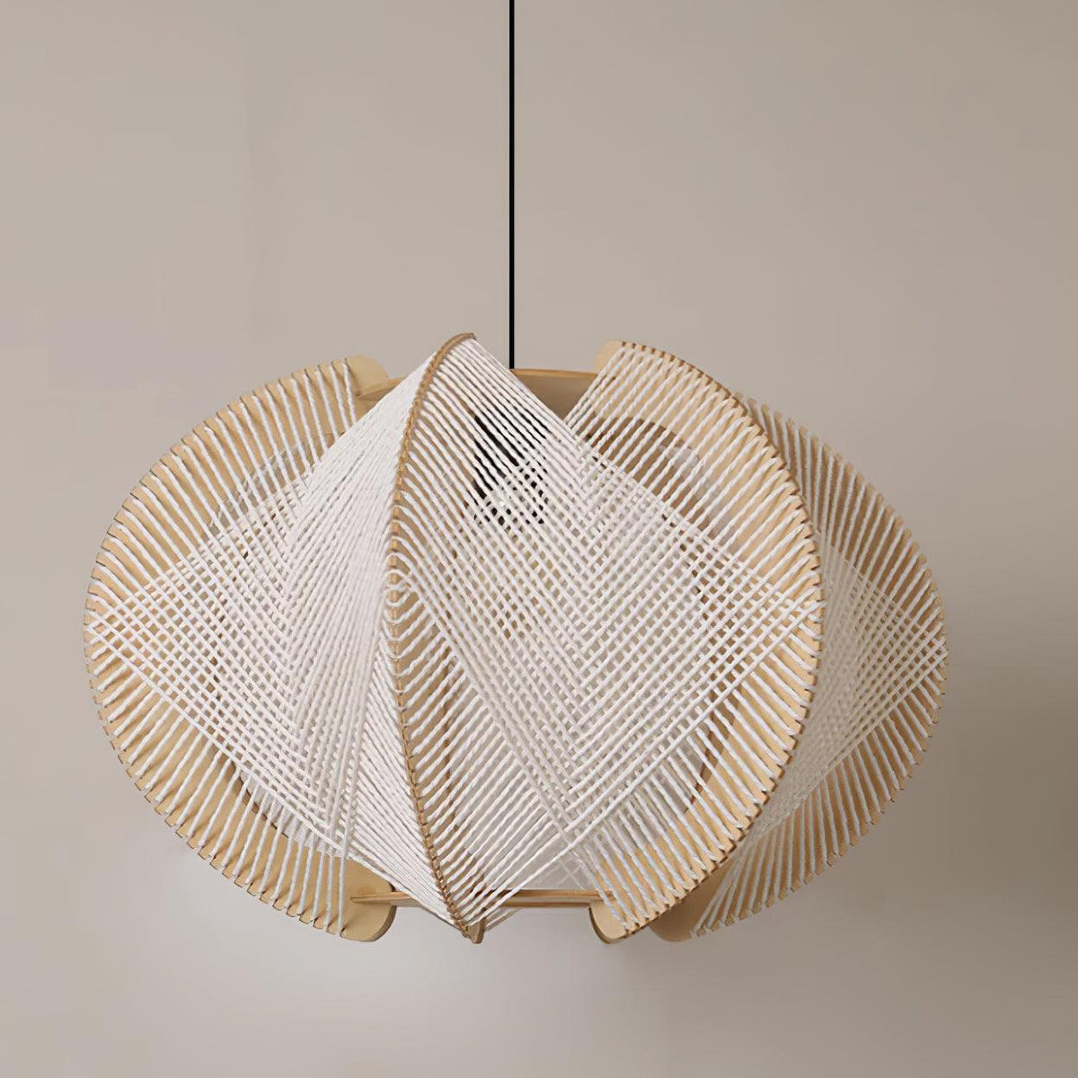 Novan Suspension avec abat-jour en tissu, structure en bois et détails en fil métallique - Neutralighting