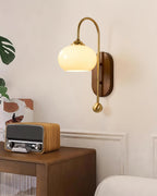 Vireoce Applique murale et globe en verre lisse avec plaque arrière en bois - Neutralighting