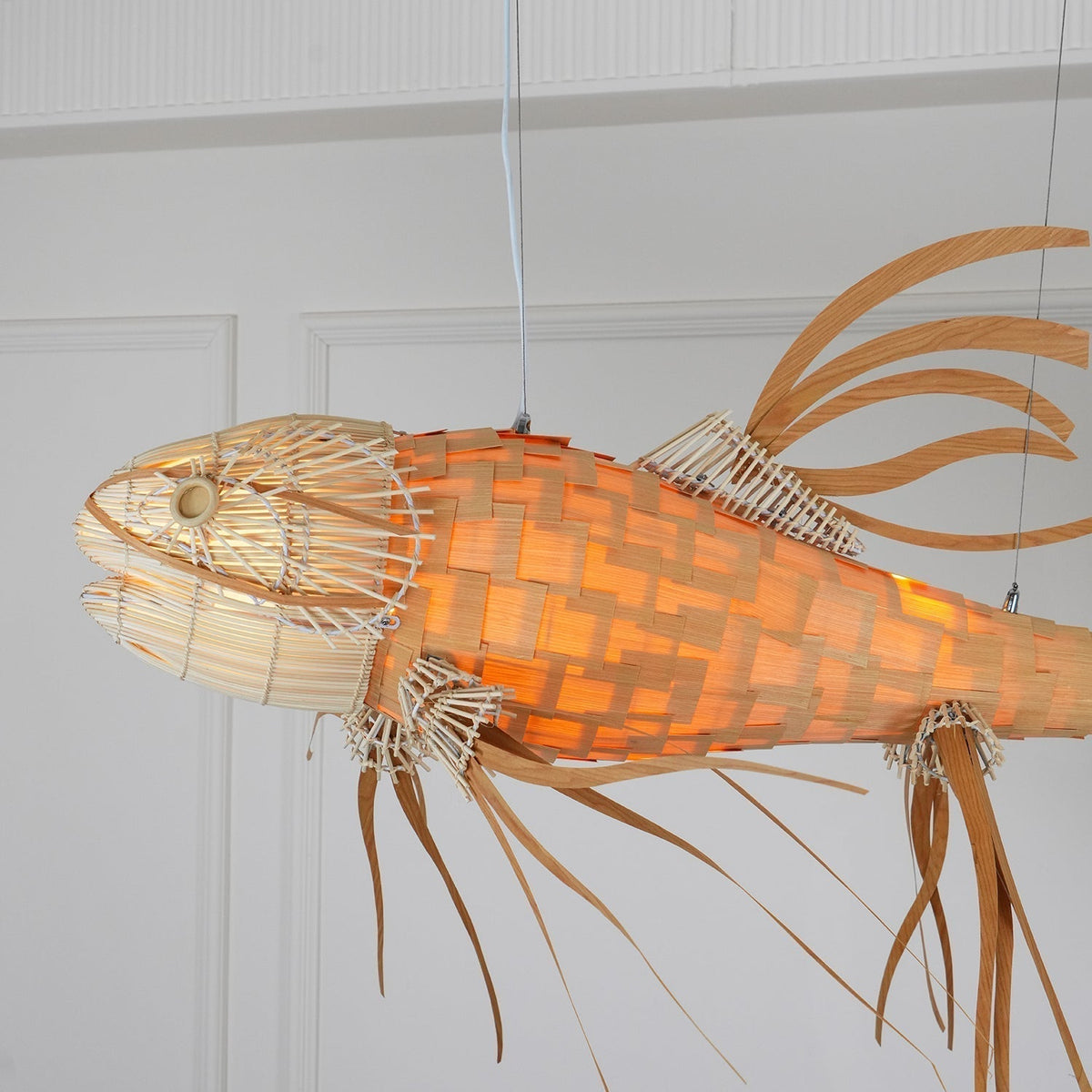 Lustra Lustre Bois Poisson Artisanal - Neutralighting