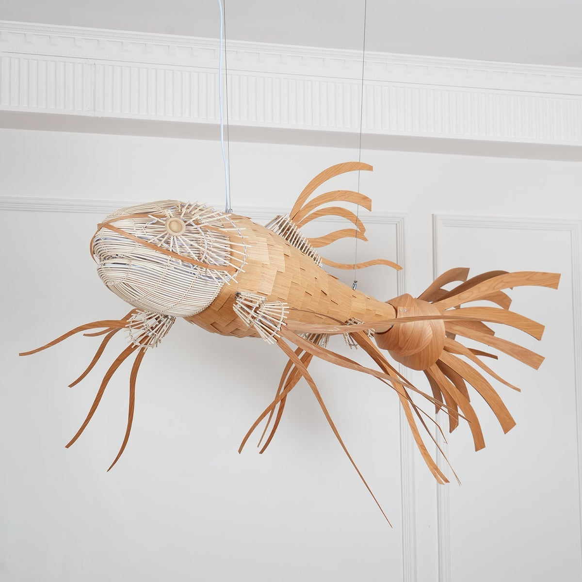 Lustra Lustre Bois Poisson Artisanal - Neutralighting