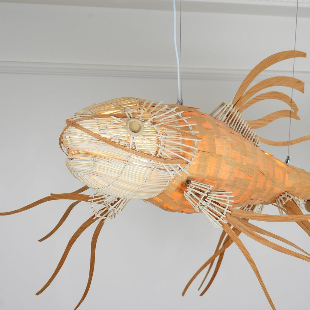 Lustra Lustre Bois Poisson Artisanal - Neutralighting