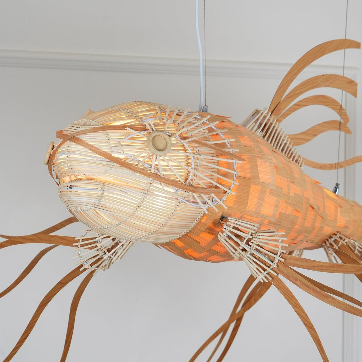 Lustra Lustre Bois Poisson Artisanal - Neutralighting
