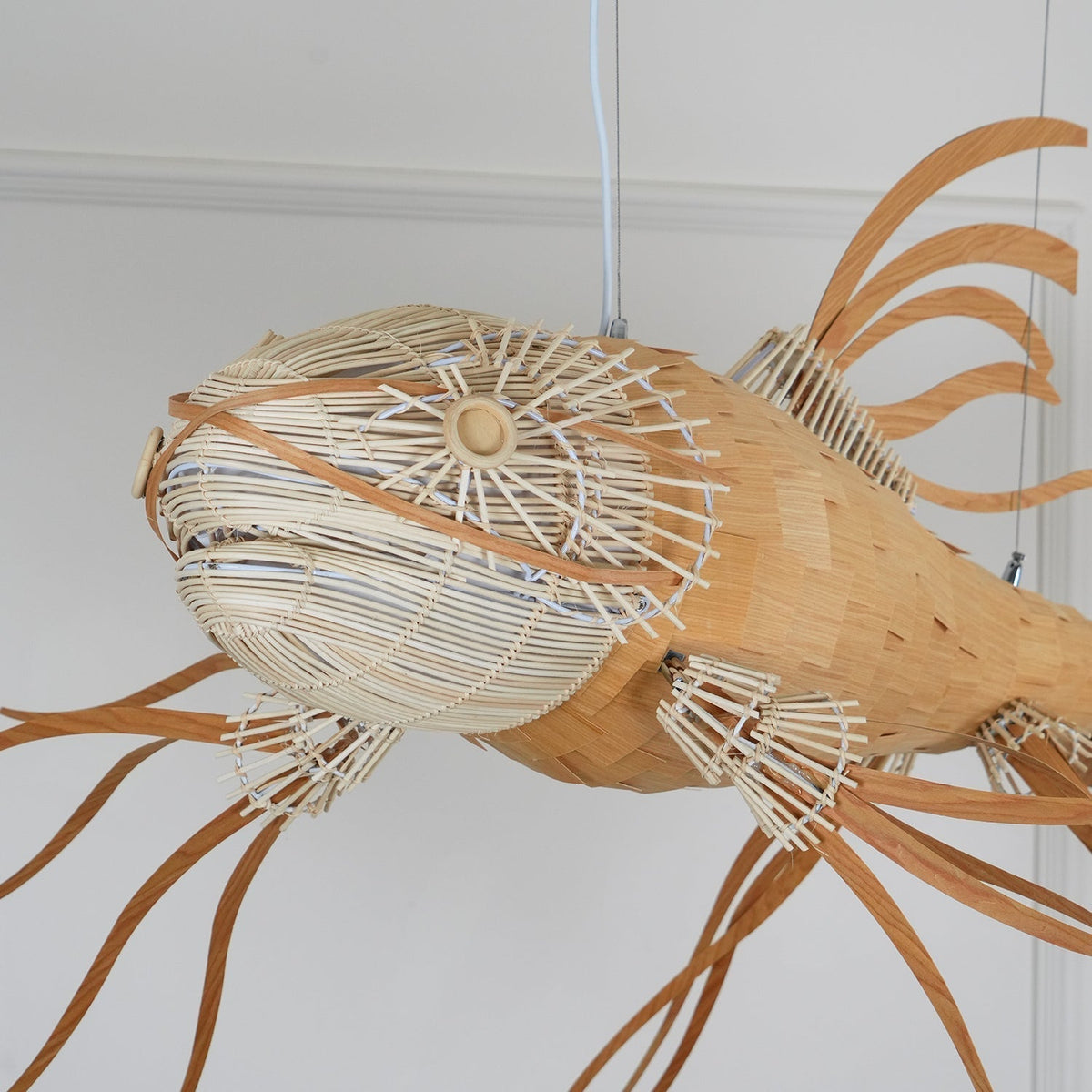 Lustra Lustre Bois Poisson Artisanal - Neutralighting
