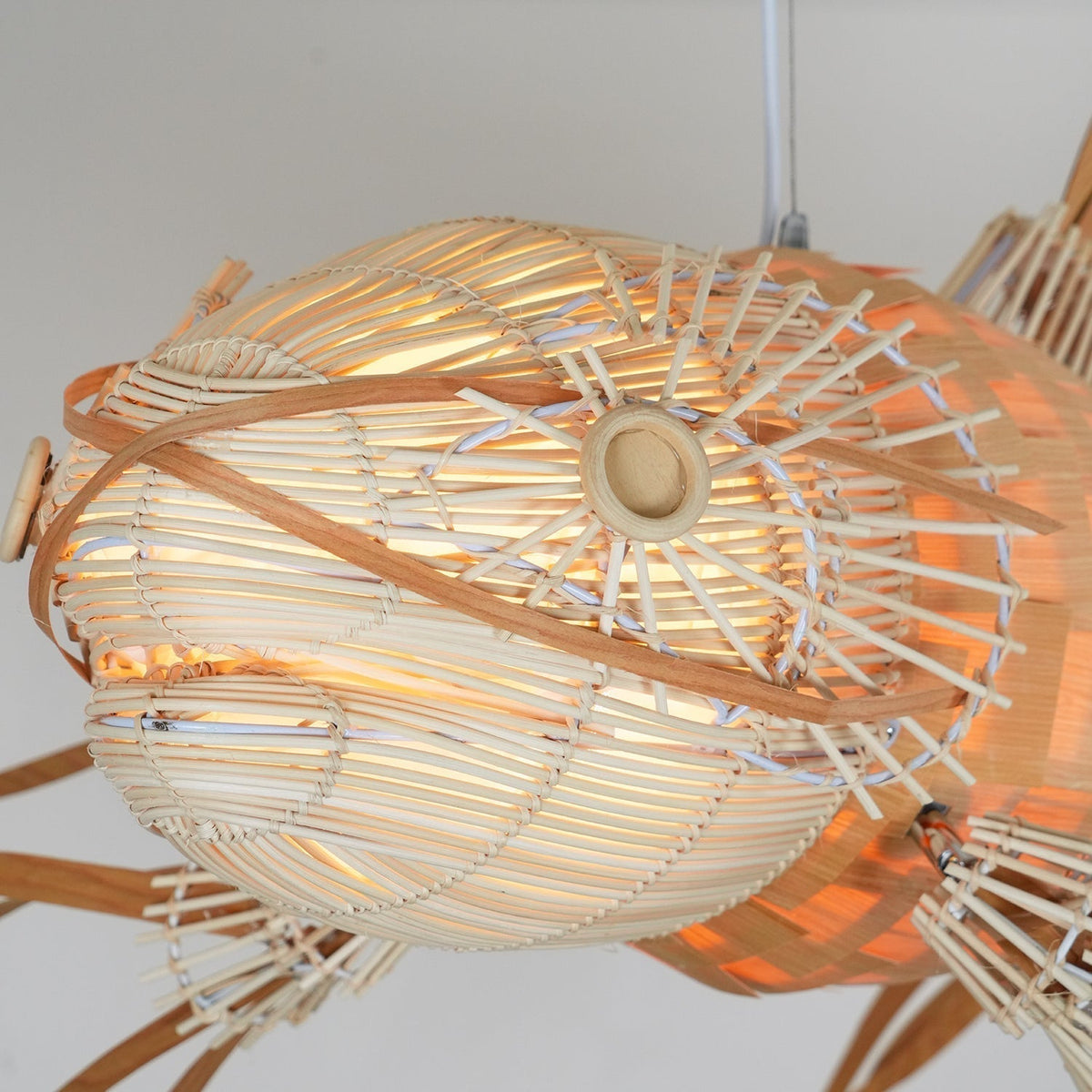 Lustra Lustre Bois Poisson Artisanal - Neutralighting