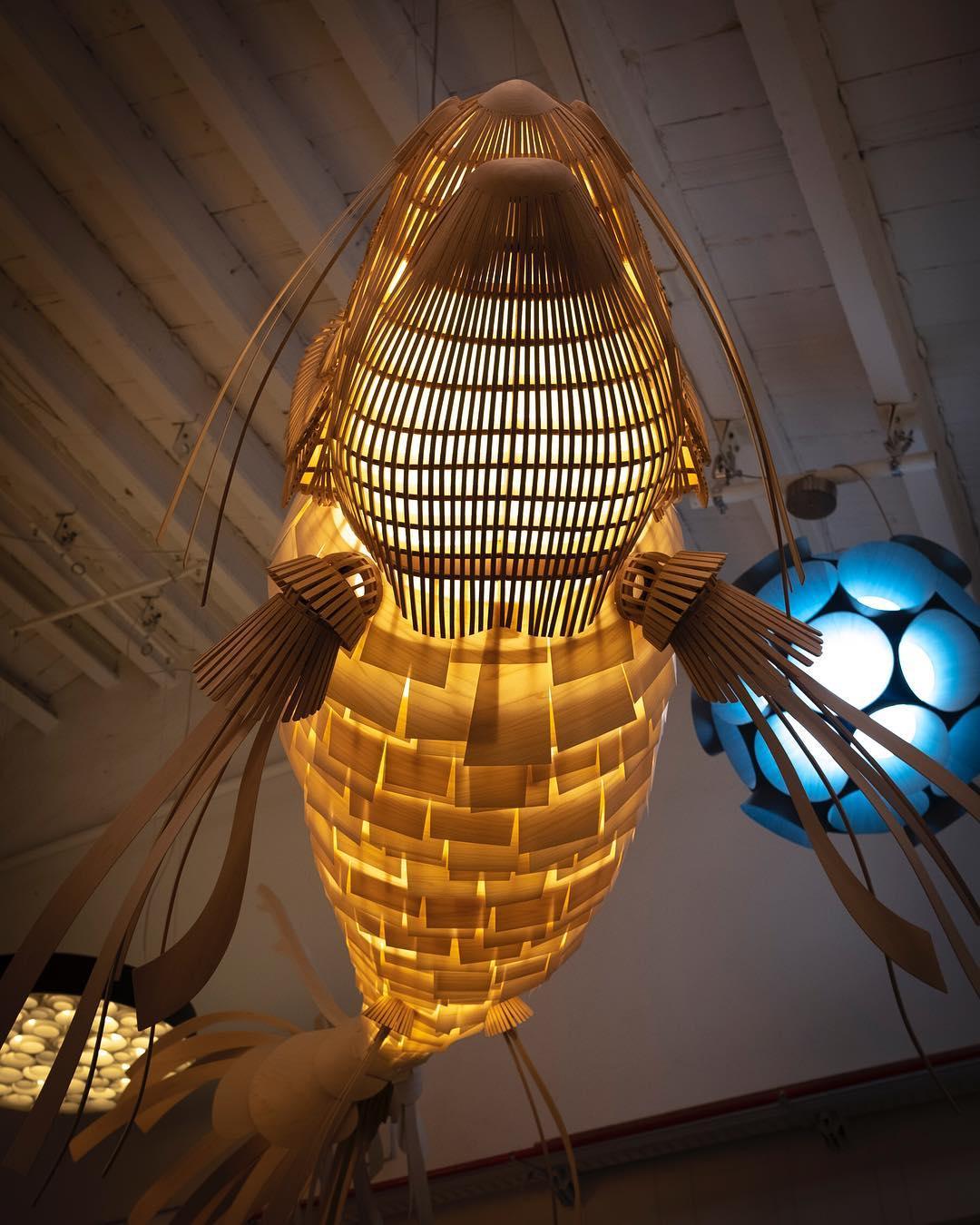 Lustra Lustre Bois Poisson Artisanal - Neutralighting