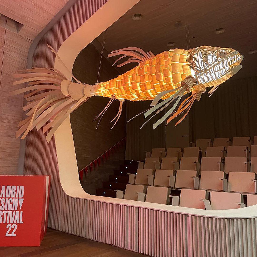 Lustra Lustre Bois Poisson Artisanal - Neutralighting