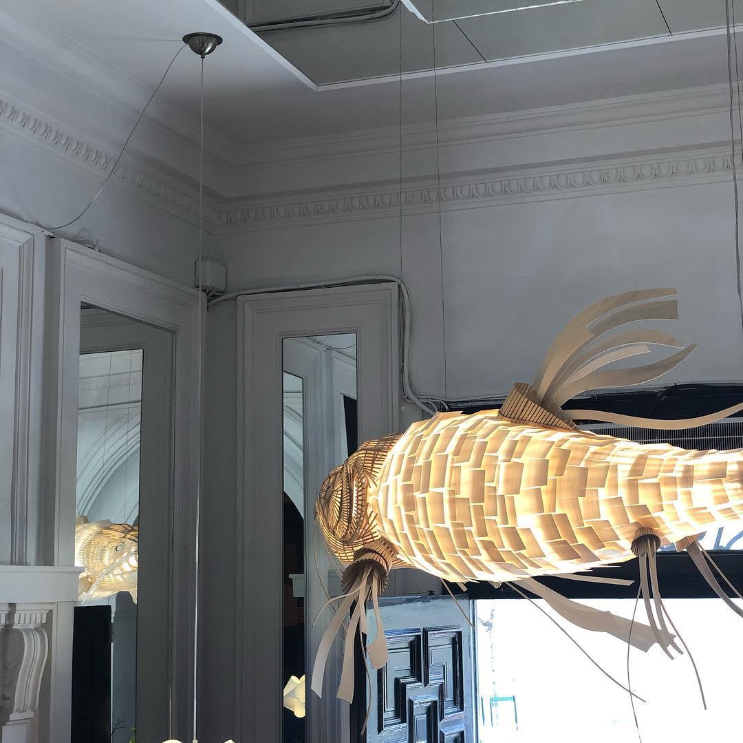 Lustra Lustre Bois Poisson Artisanal - Neutralighting