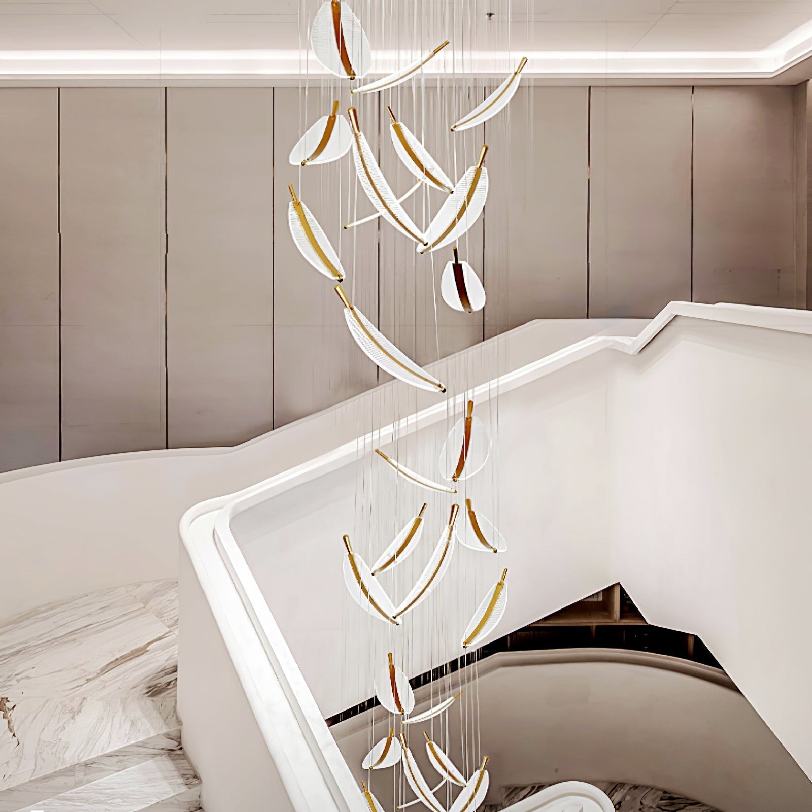 Lustra Chandelier Leaf Acrylic Gold Elegant Modern - Neutralighting