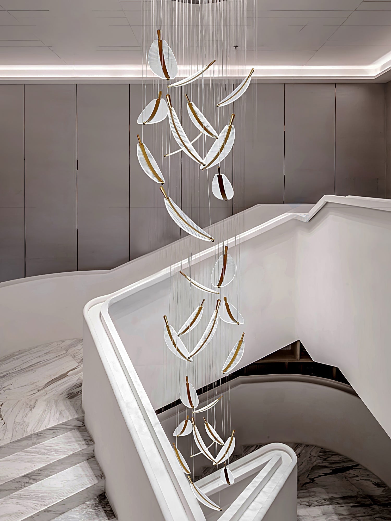 Lustra Chandelier Leaf Acrylic Gold Elegant Modern - Neutralighting