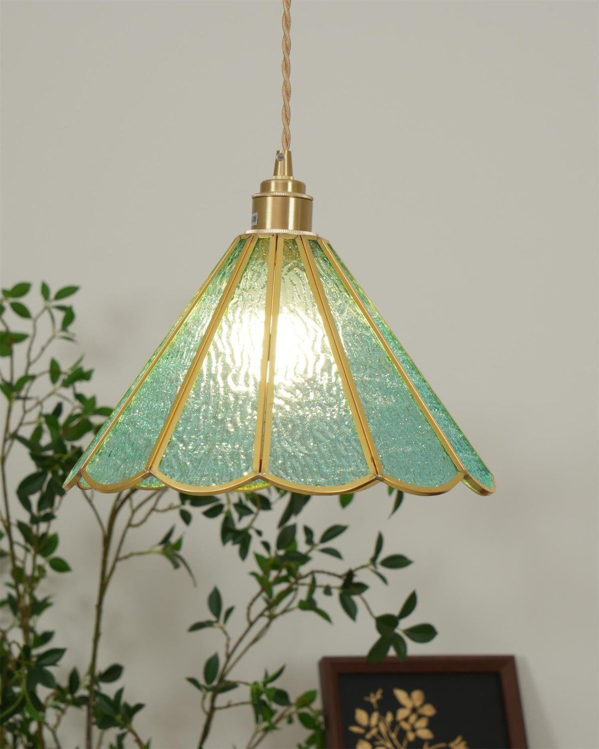 Suspension en Verre Bleu Texturé et Laiton Festonné Art Nouveau - Neutralighting