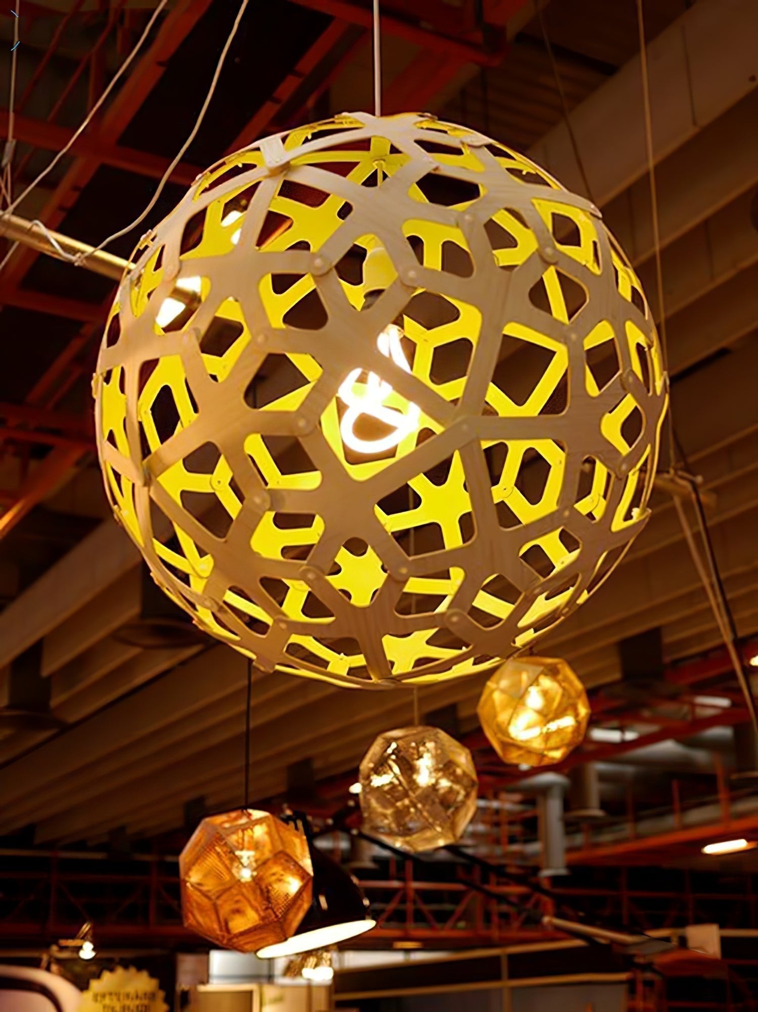 Lustra Suspension Géométrique en Bois Tressé - Neutralighting