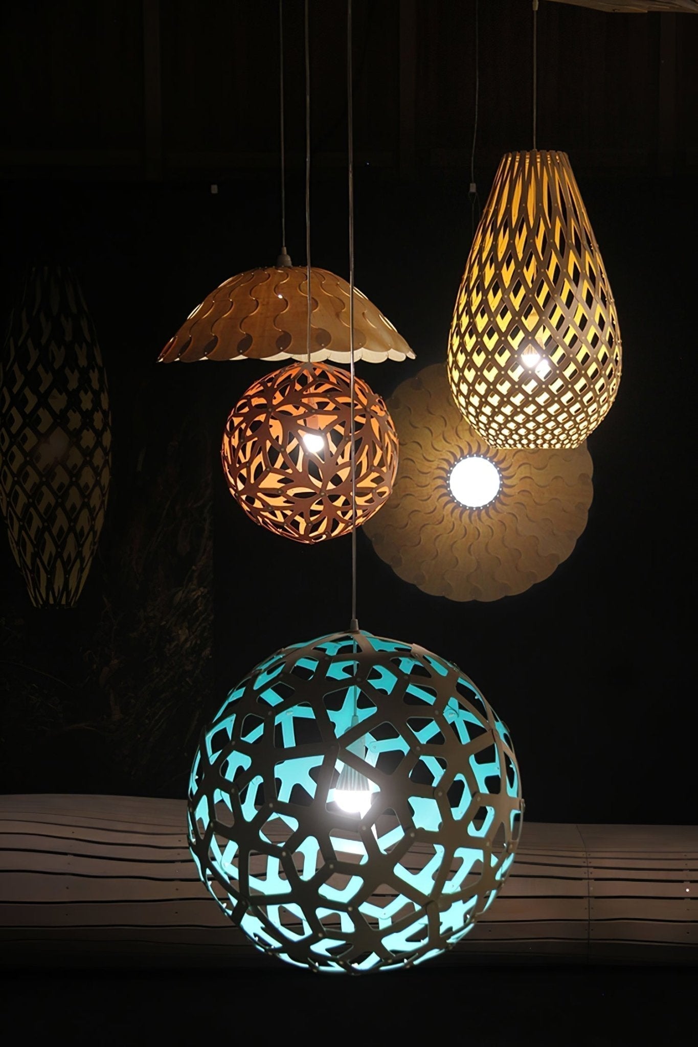 Lustra Suspension Géométrique en Bois Tressé - Neutralighting