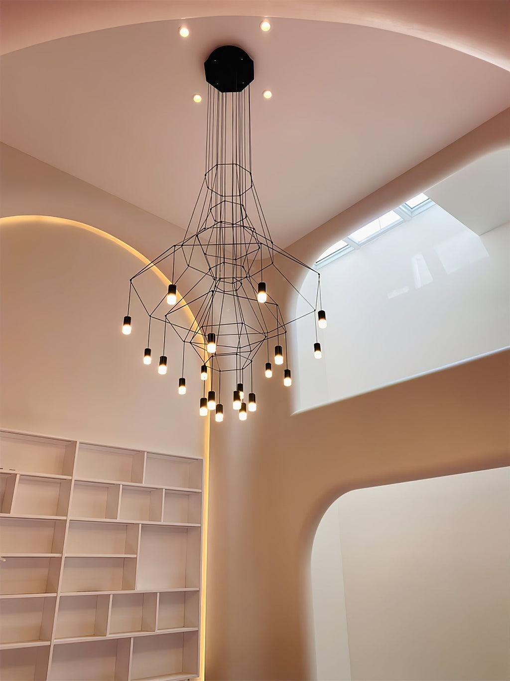 Lustra Chandelier Lignes Noir Structure Métallique LED - Neutralighting