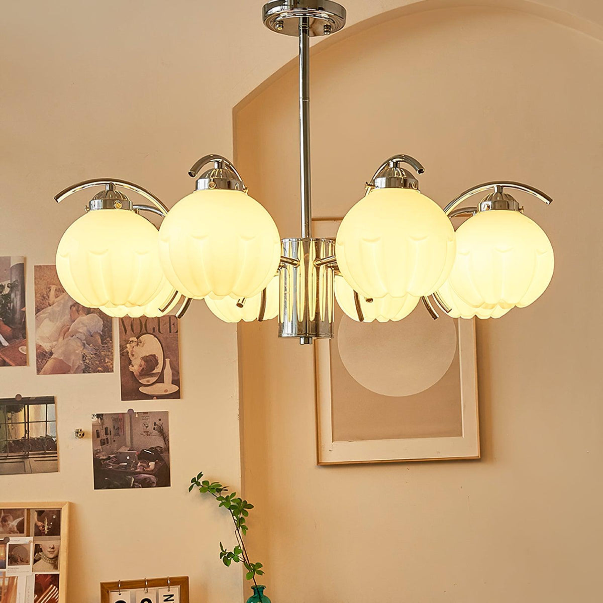 Chandelier Bras Courbés en Chrome avec Abat-jours en Globe Givré - Neutralighting