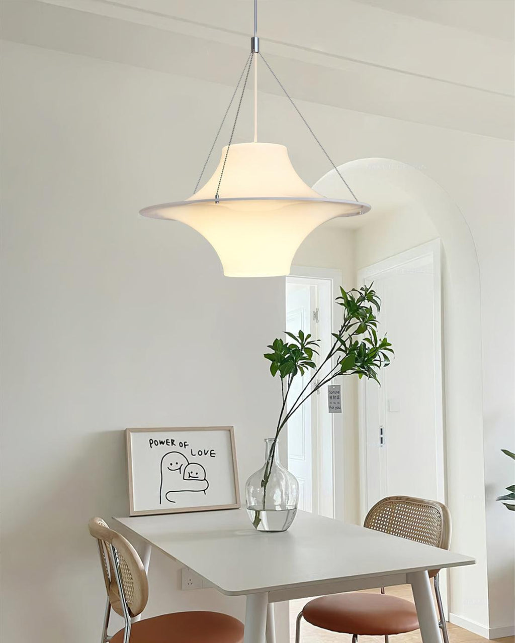 Solara Lampe suspendue en acrylique en forme d'OVNI pour salon contemporain - Neutralighting