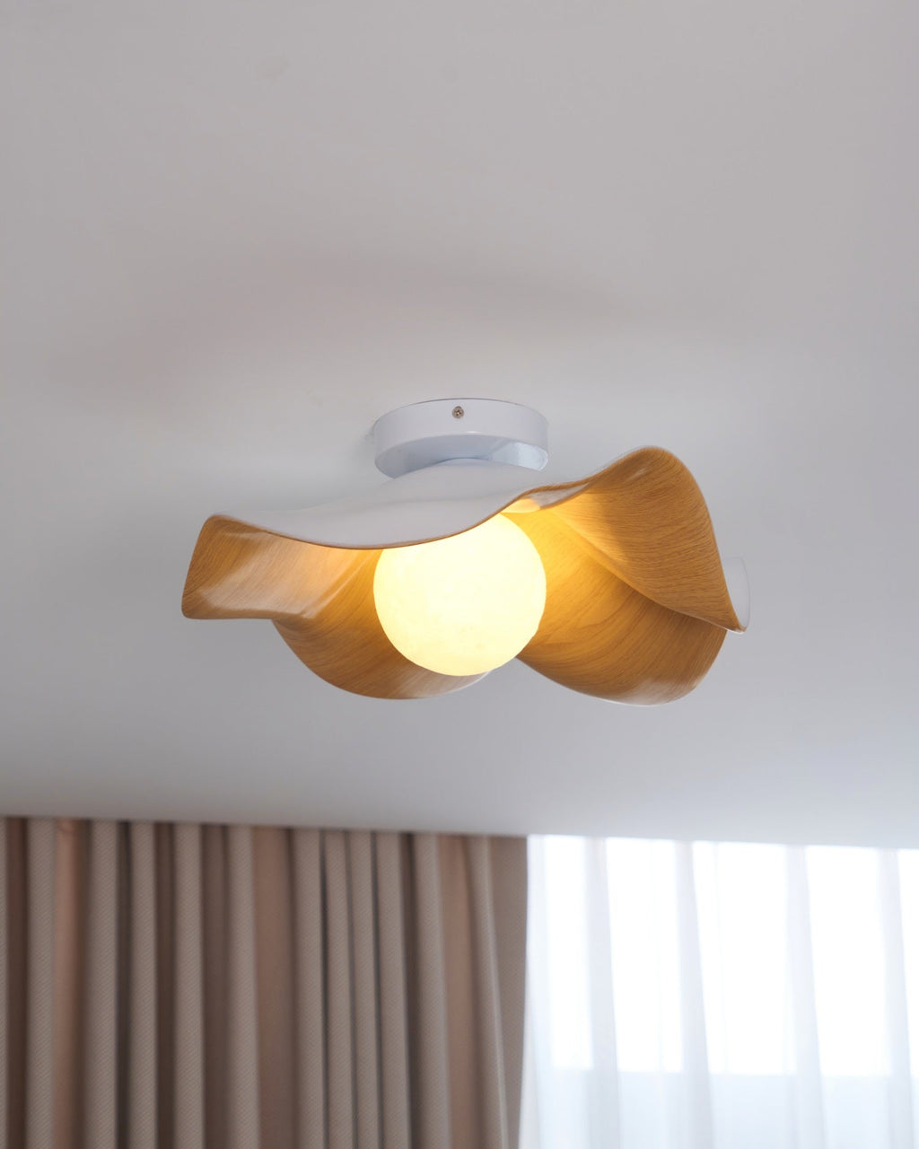 Solara Plafonnier Feuille de Lotus avec finition bois et blanc - Neutralighting