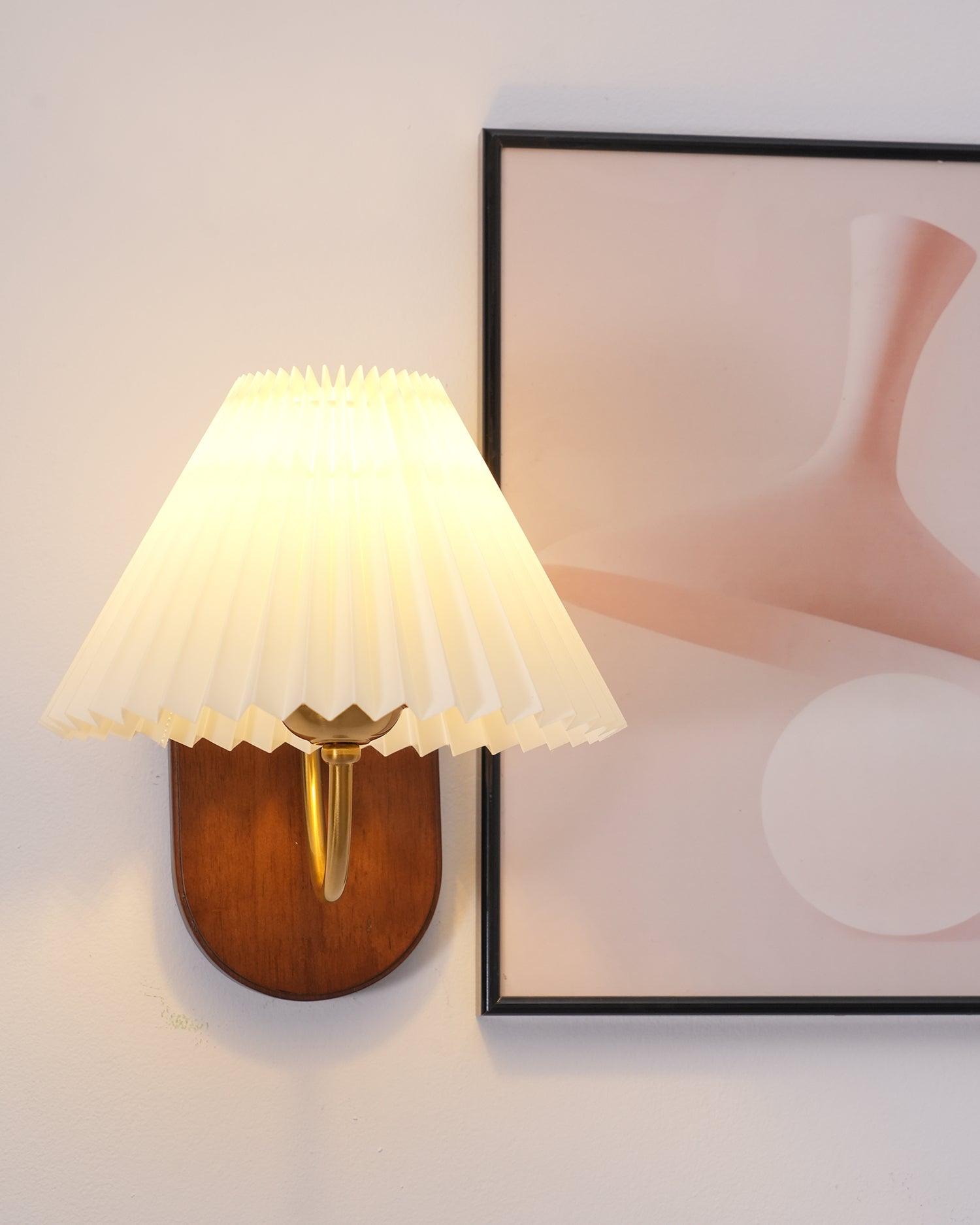 Solenne Applique murale vintage à abat-jour plissé - Neutralighting