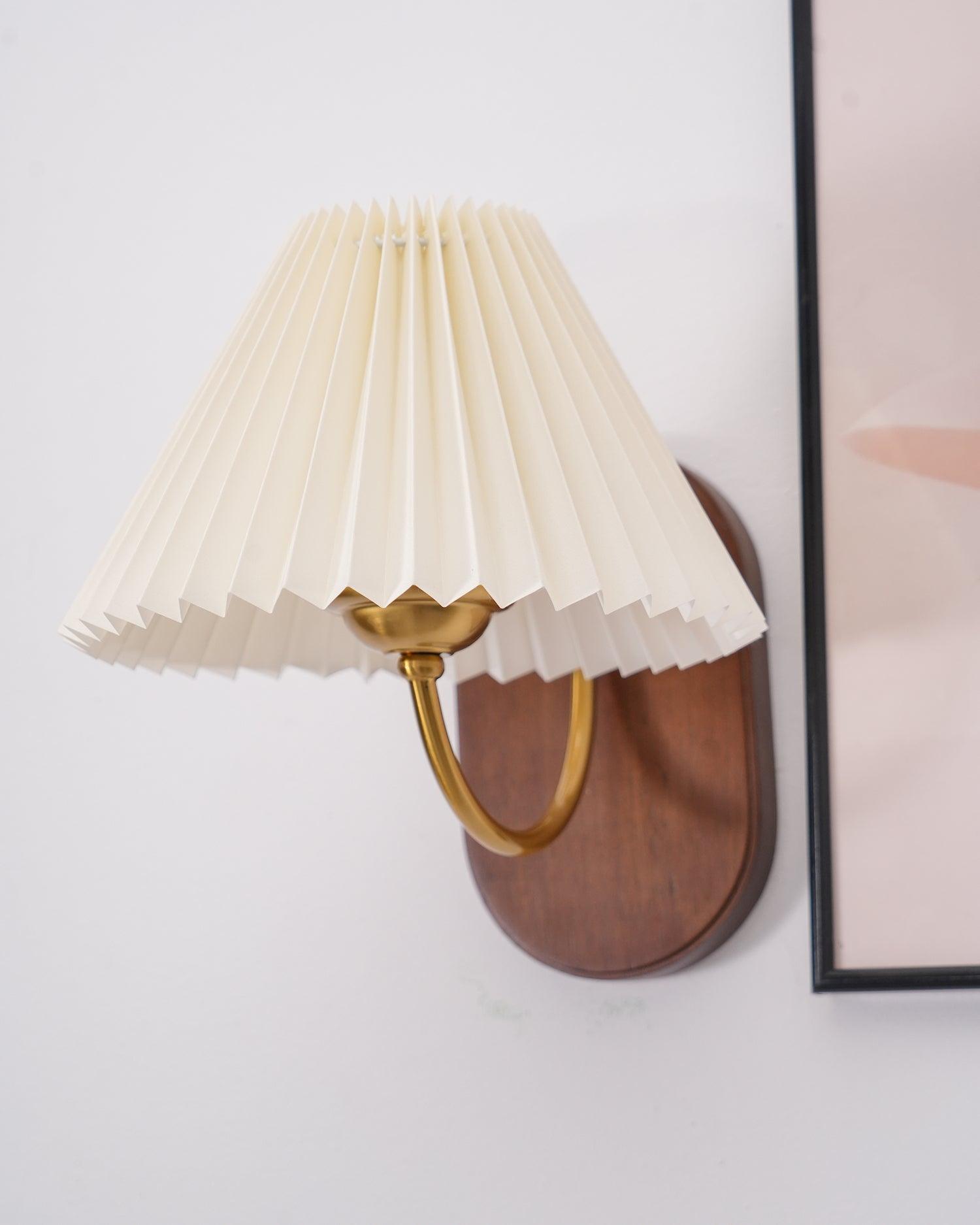 Solenne Applique murale vintage à abat-jour plissé - Neutralighting