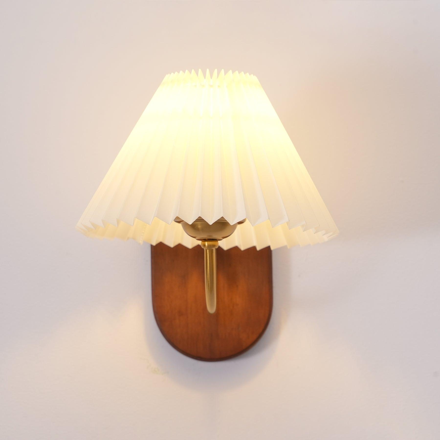 Solenne Applique murale vintage à abat-jour plissé - Neutralighting