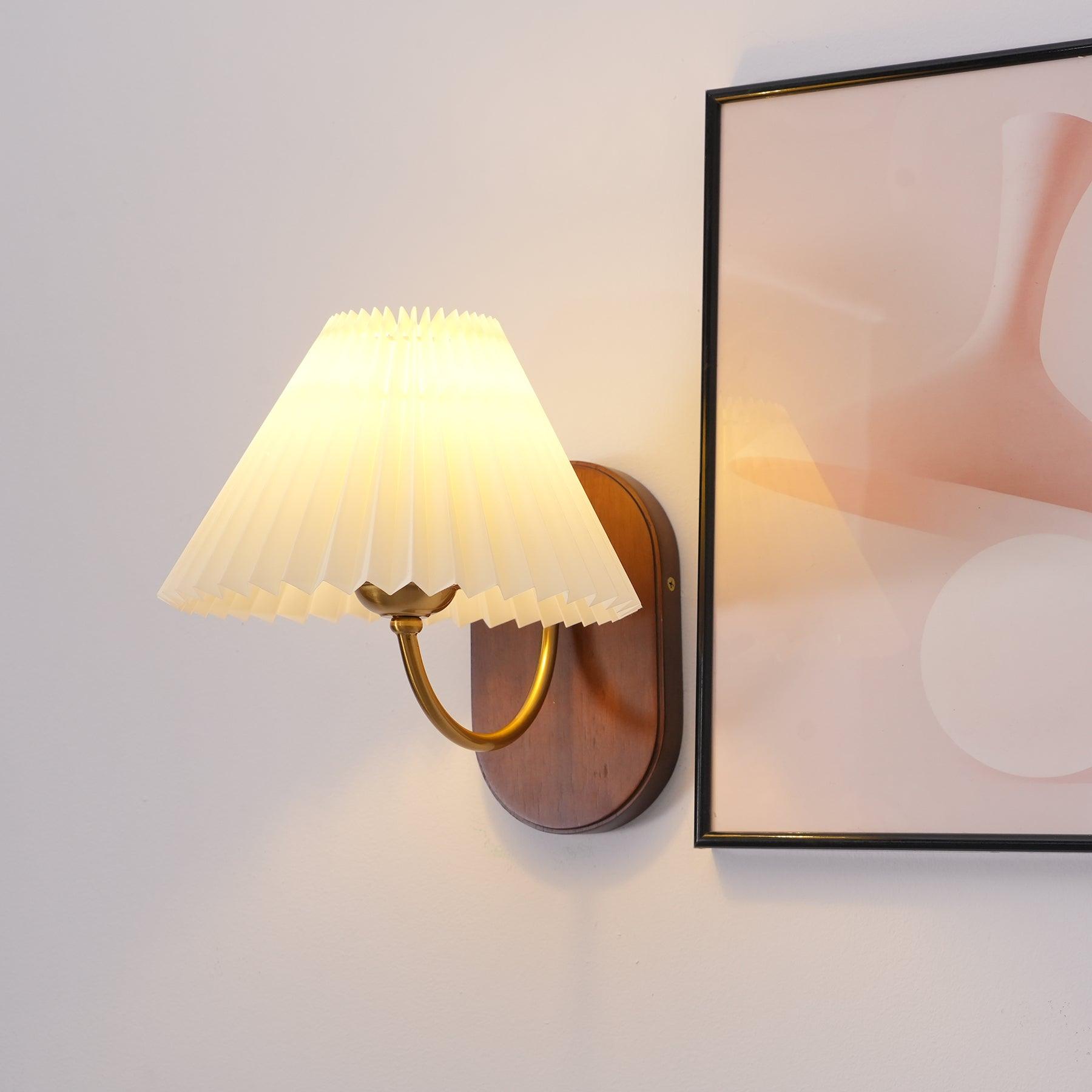 Solenne Applique murale vintage à abat-jour plissé - Neutralighting