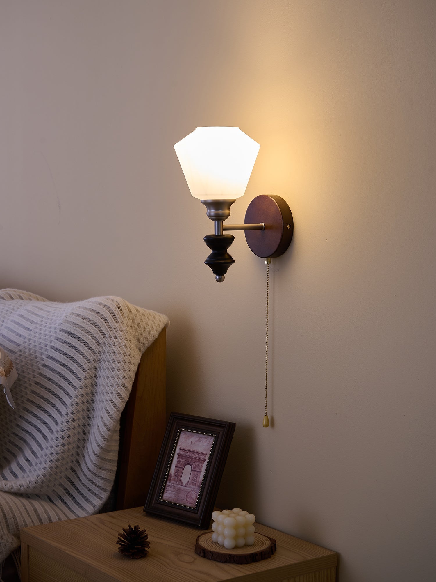 Lucille Applique Murale en Verre Art Classique et Bois - Neutralighting