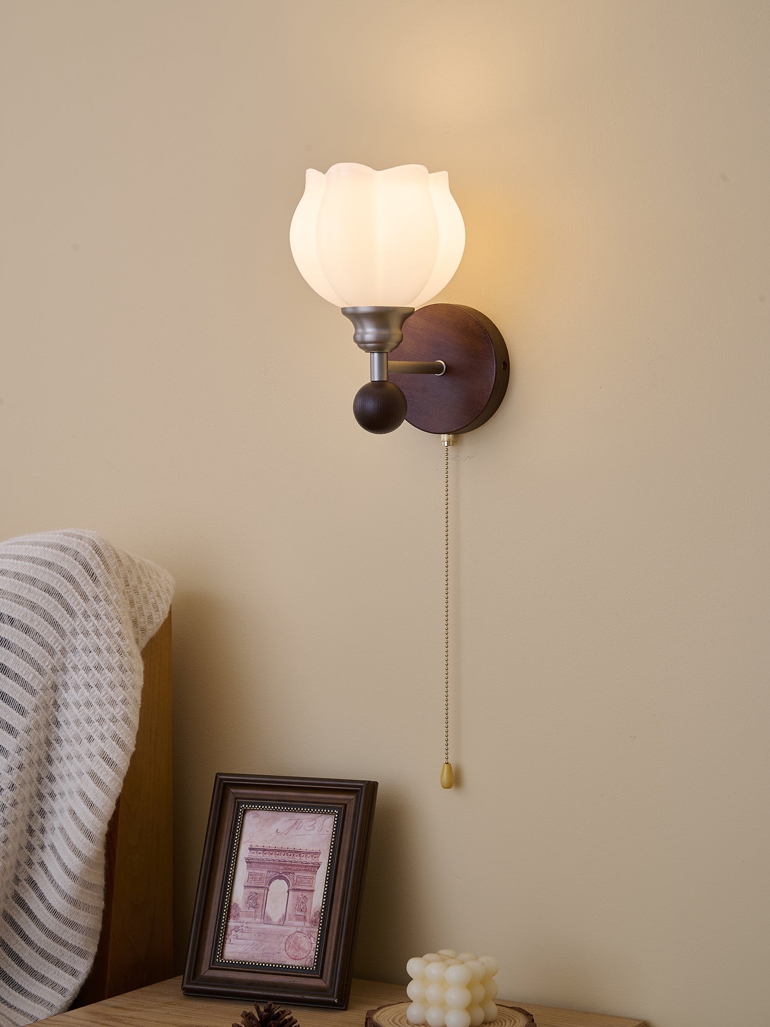 Lucille Applique Murale en Verre Art Classique et Bois - Neutralighting