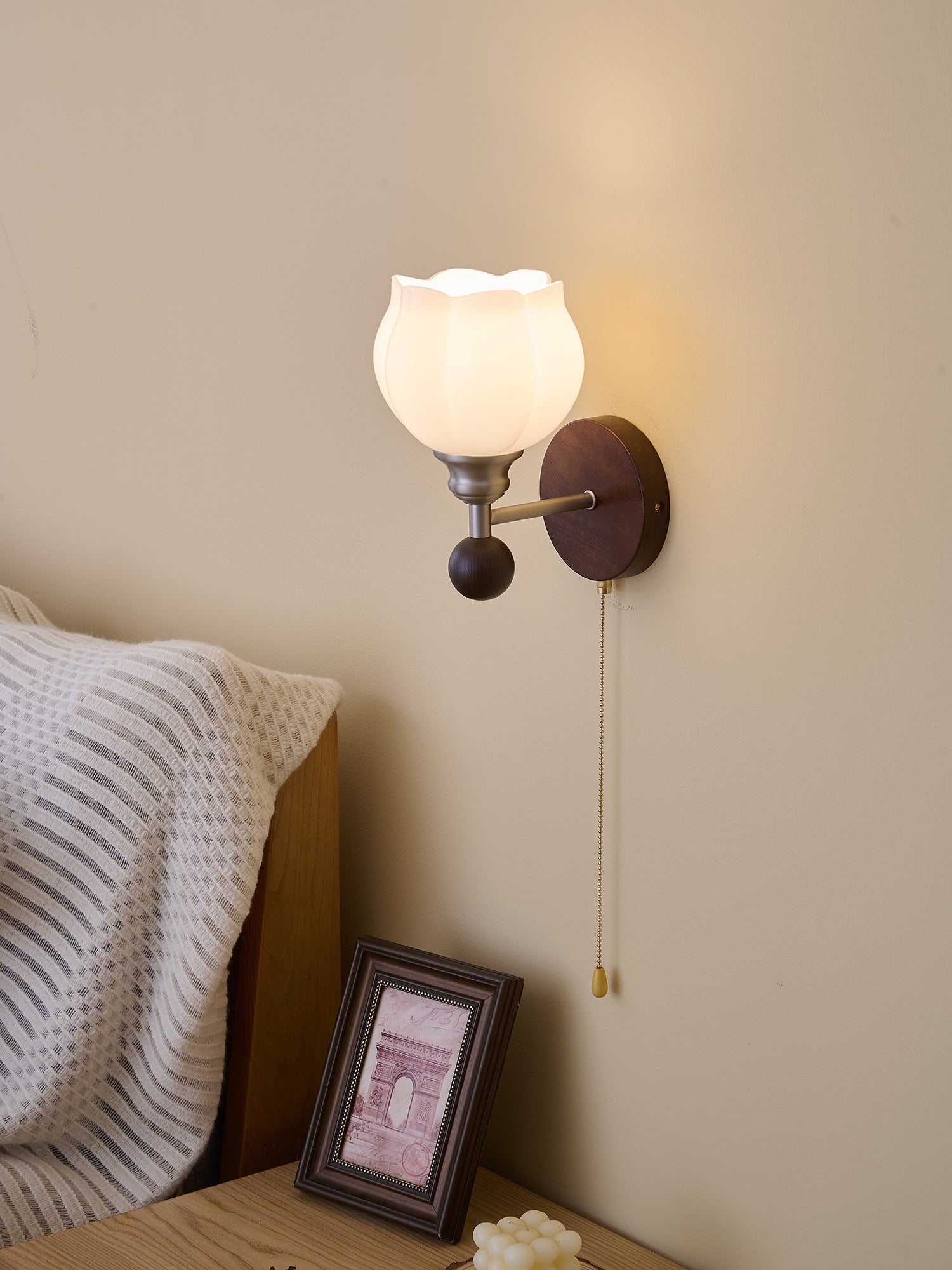 Lucille Applique Murale en Verre Art Classique et Bois - Neutralighting