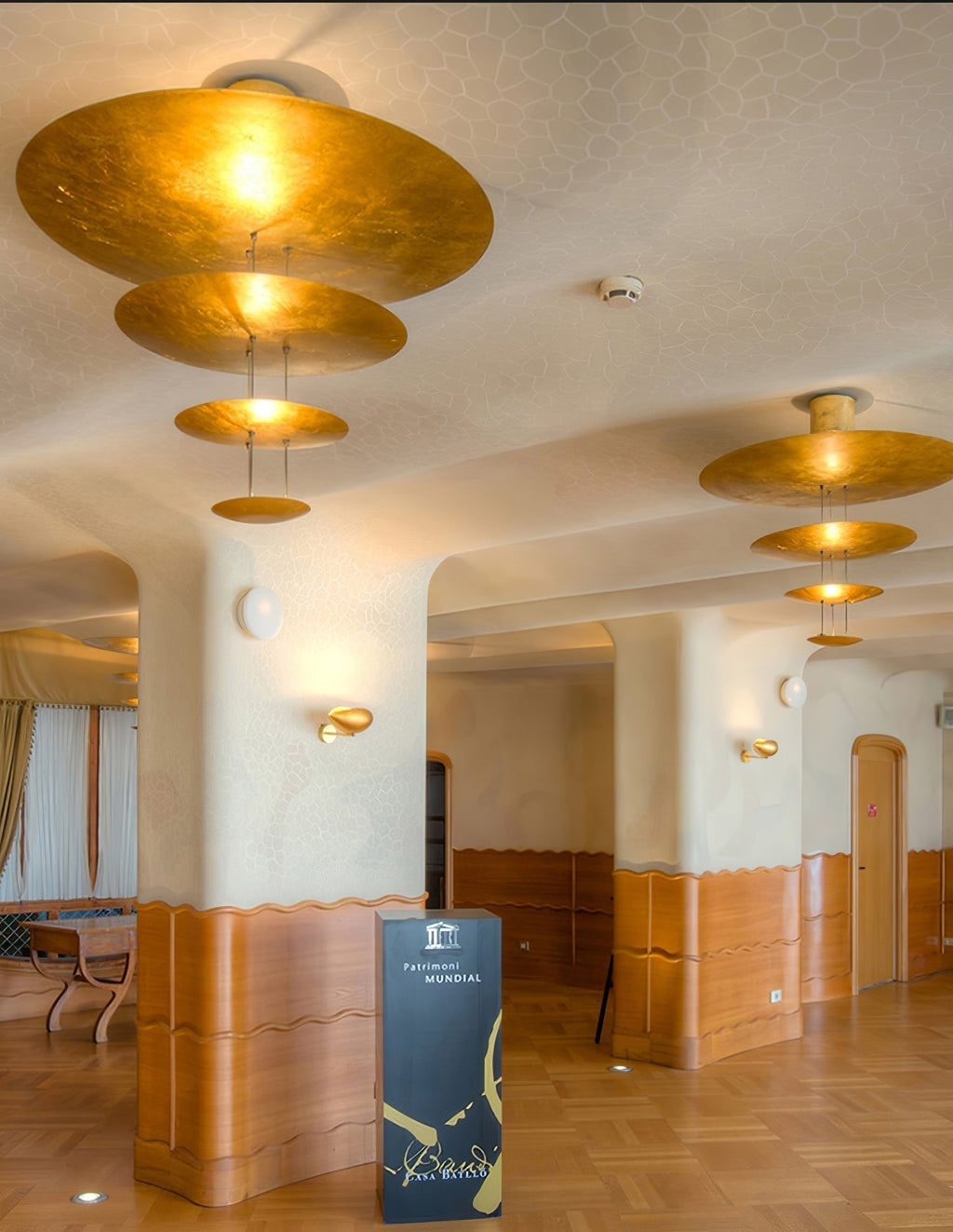 Zathaara Suspension Feuilles d’Or Étagées - Neutralighting