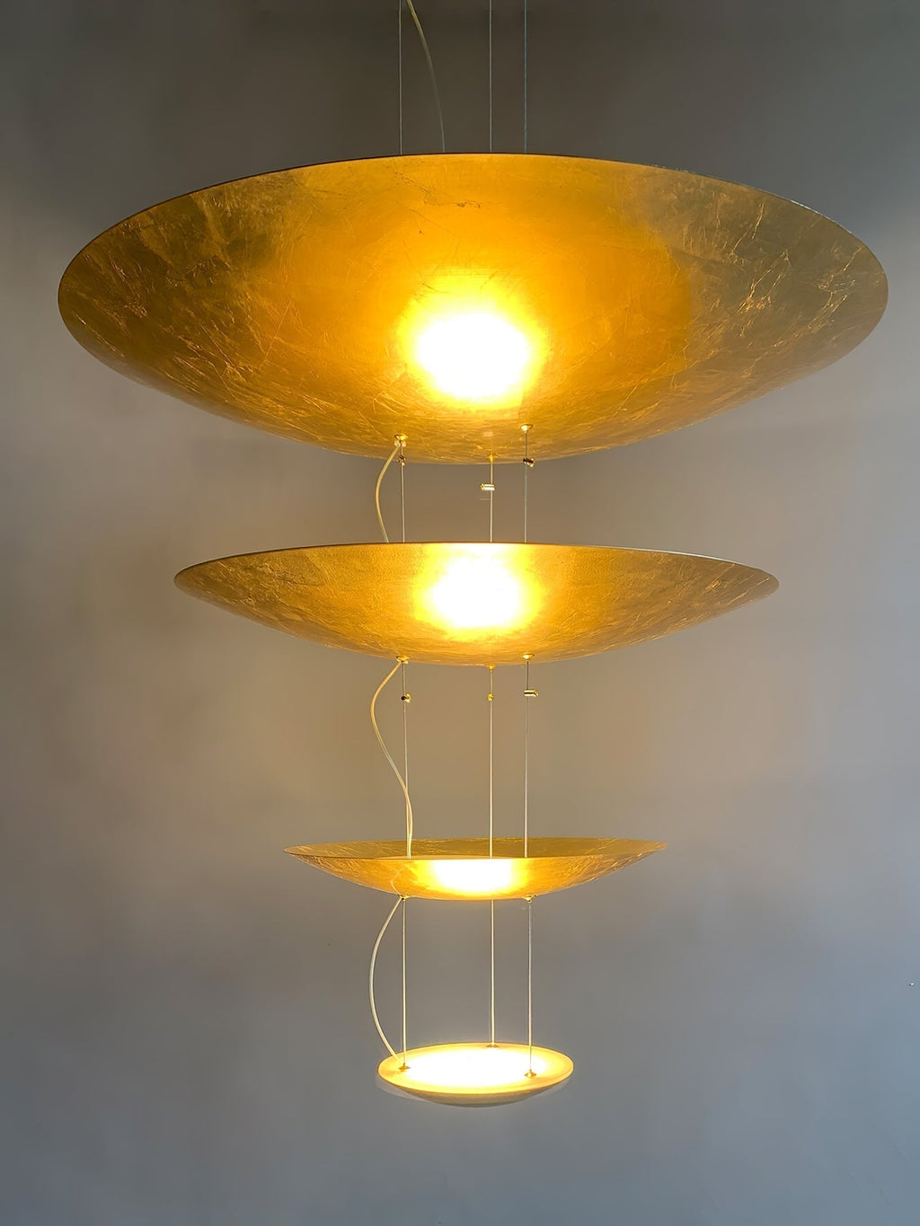 Zathaara Suspension Feuilles d’Or Étagées - Neutralighting
