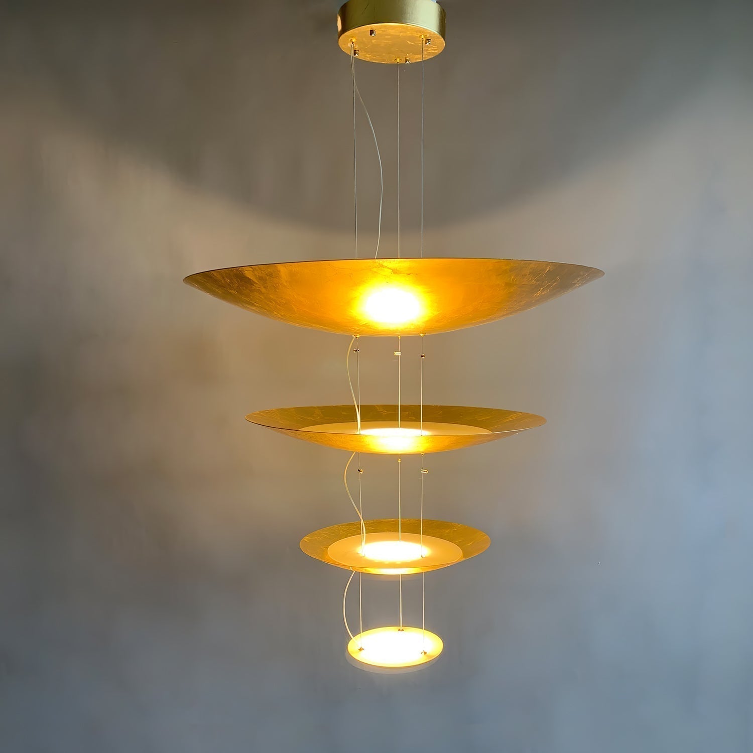 Zathaara Suspension Feuilles d’Or Étagées - Neutralighting