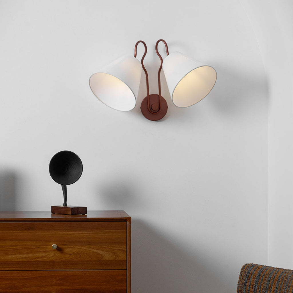 Walter Applique Murale Double avec Abat-Jours Coniques Blancs en Tissu - Neutralighting