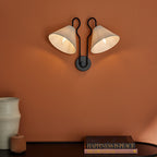 Walter Applique Murale Double avec Abat-Jours Coniques Blancs en Tissu - Neutralighting