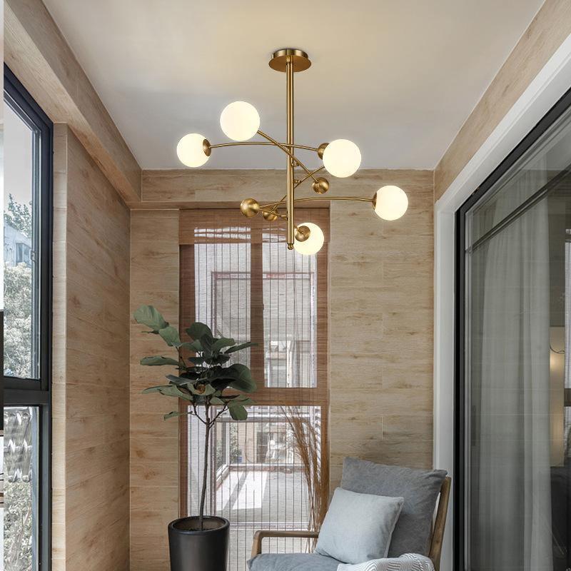 Lustra Chandelier en Laiton avec Poutre Verticale et Globe - Neutralighting