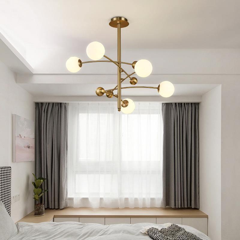 Lustra Chandelier en Laiton avec Poutre Verticale et Globe - Neutralighting