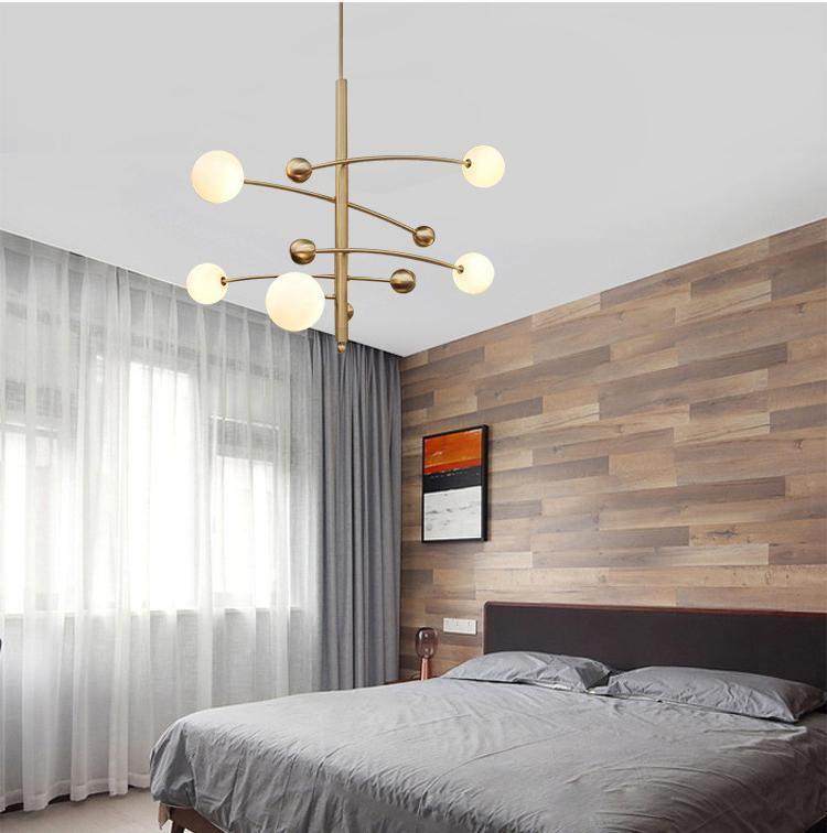 Lustra Chandelier en Laiton avec Poutre Verticale et Globe - Neutralighting