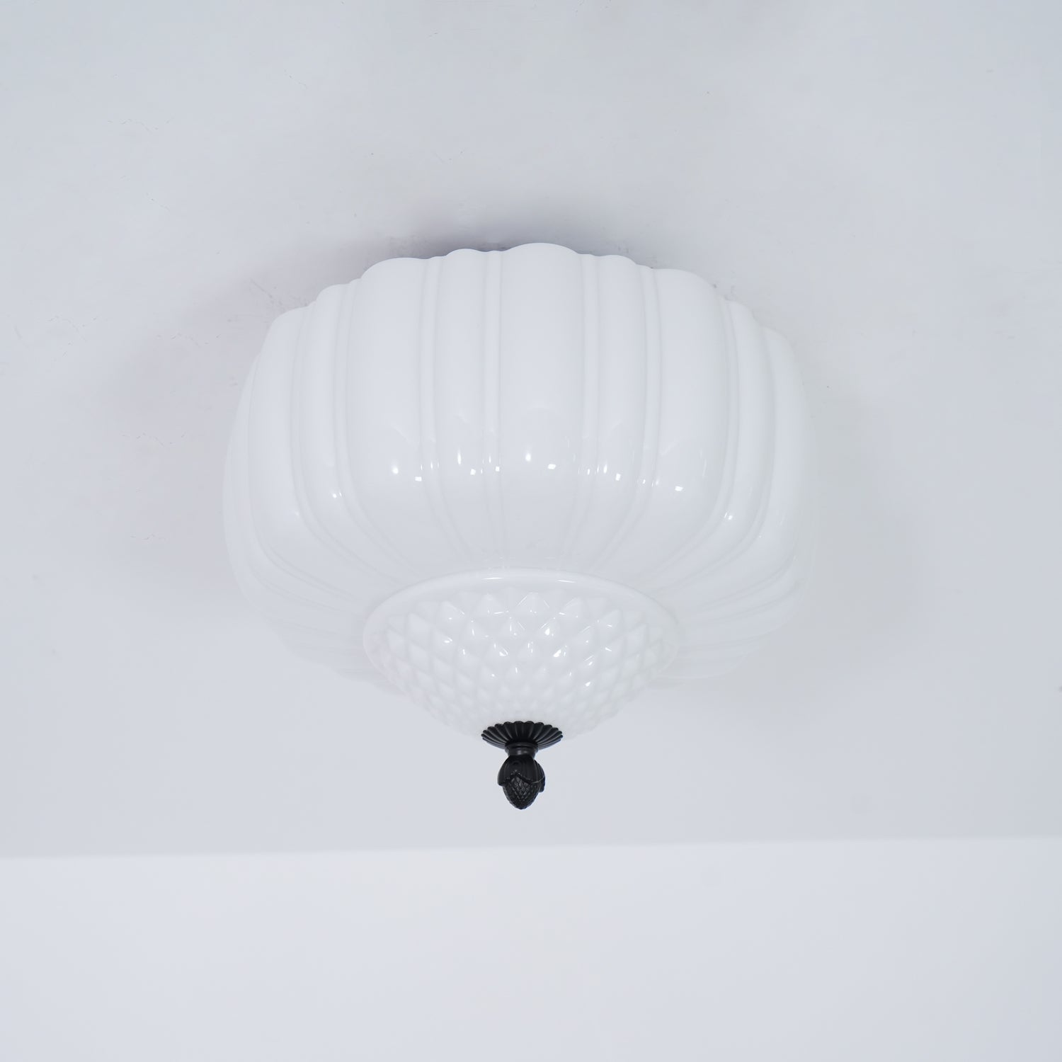 Solara Plafonnier en Verre Opale Dôme Cannelé Vintage - Neutralighting