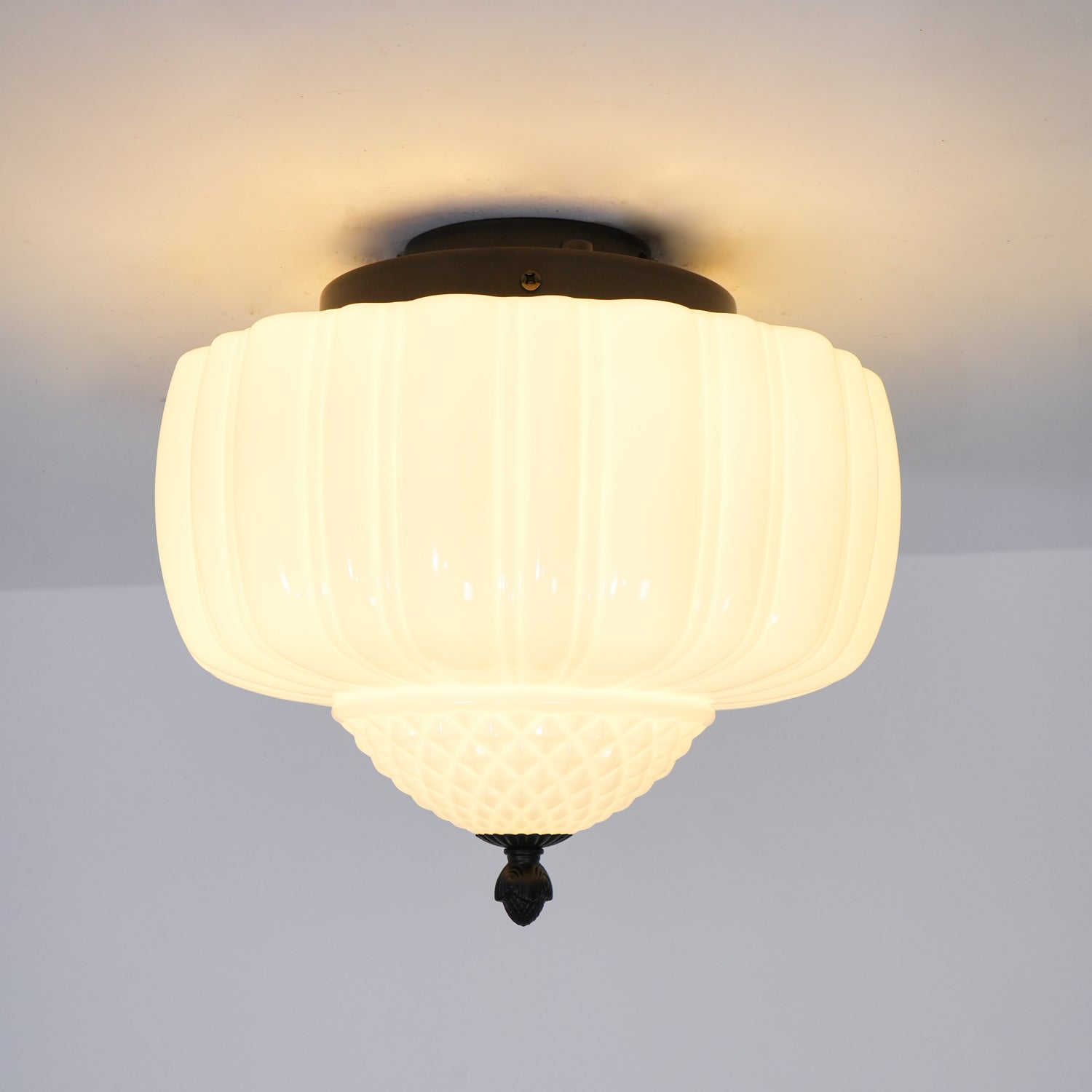 Solara Plafonnier en Verre Opale Dôme Cannelé Vintage - Neutralighting