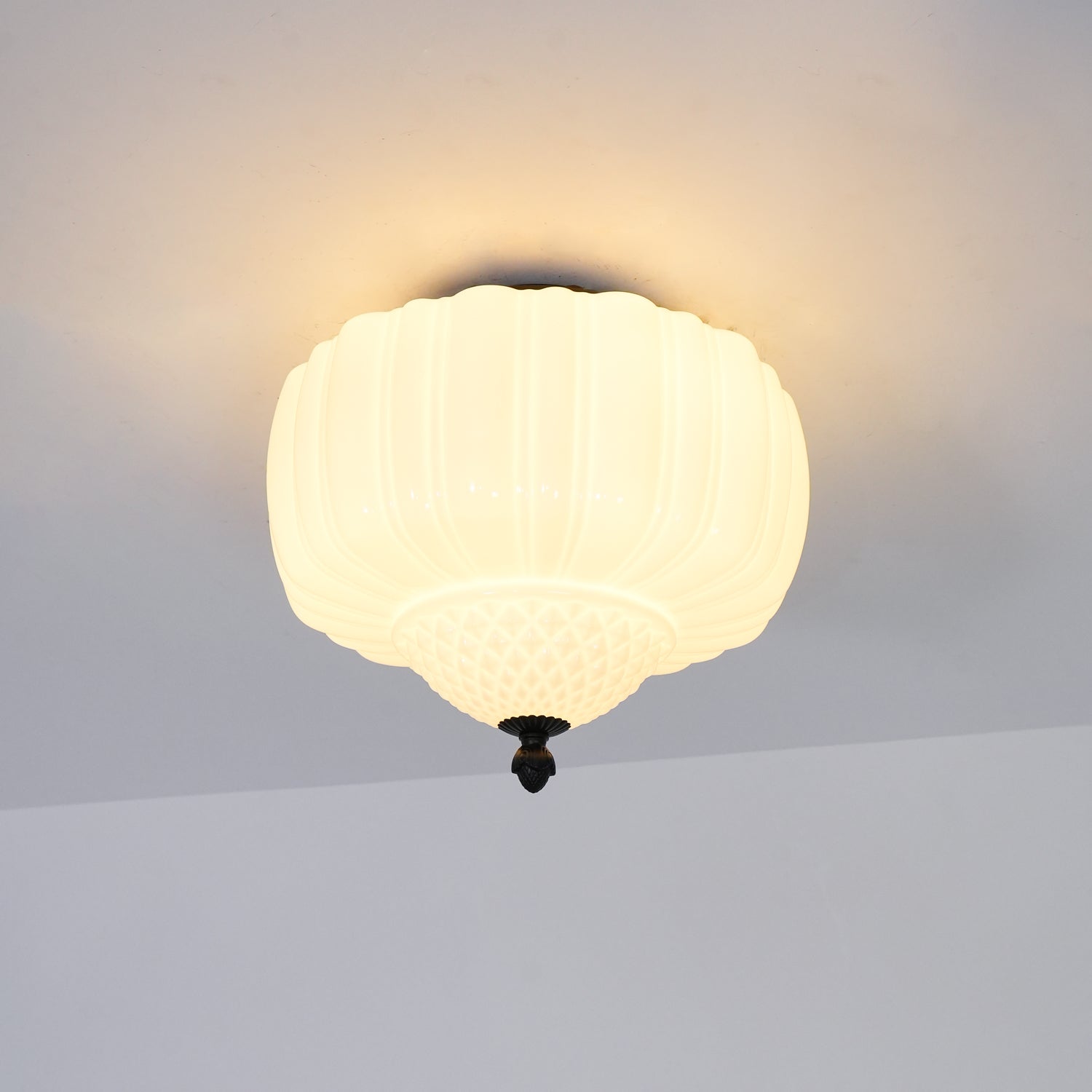 Solara Plafonnier en Verre Opale Dôme Cannelé Vintage - Neutralighting