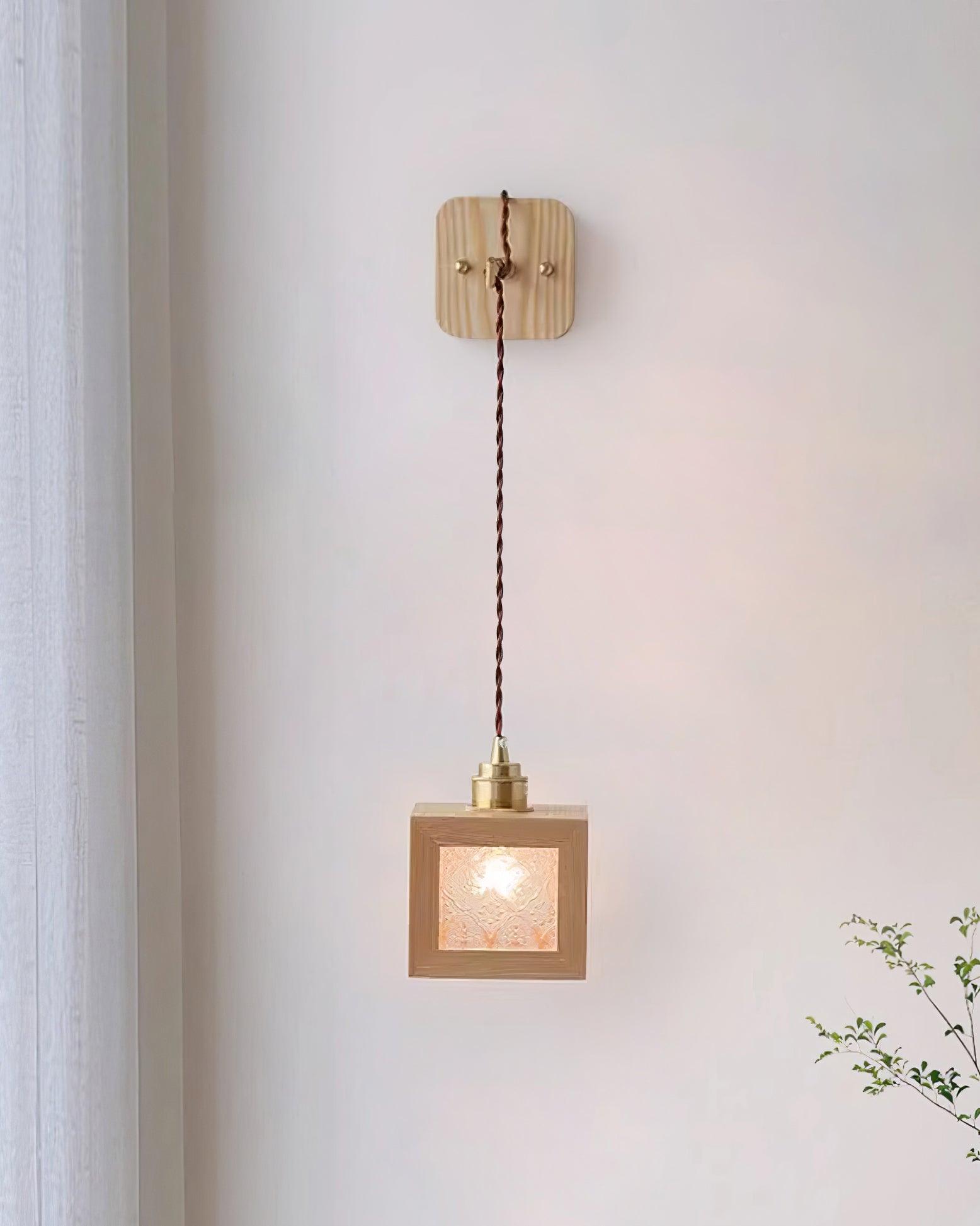 Matilda Applique Murale Cube en Bois - Neutralighting