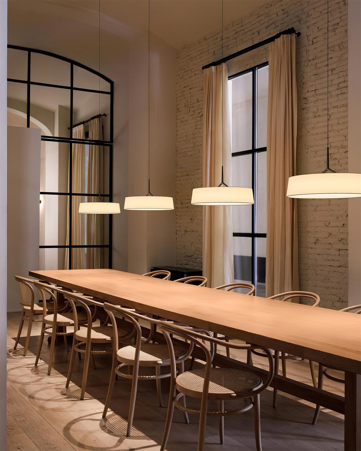 Virelli Lampe Pendante Abat-jour en Tissu Blanc Tambour Tige Noire Élégante Moderne - Neutralighting