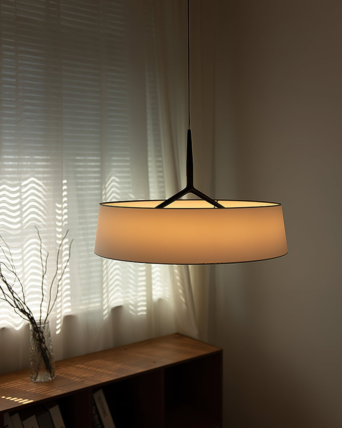 Virelli Lampe Pendante Abat-jour en Tissu Blanc Tambour Tige Noire Élégante Moderne - Neutralighting