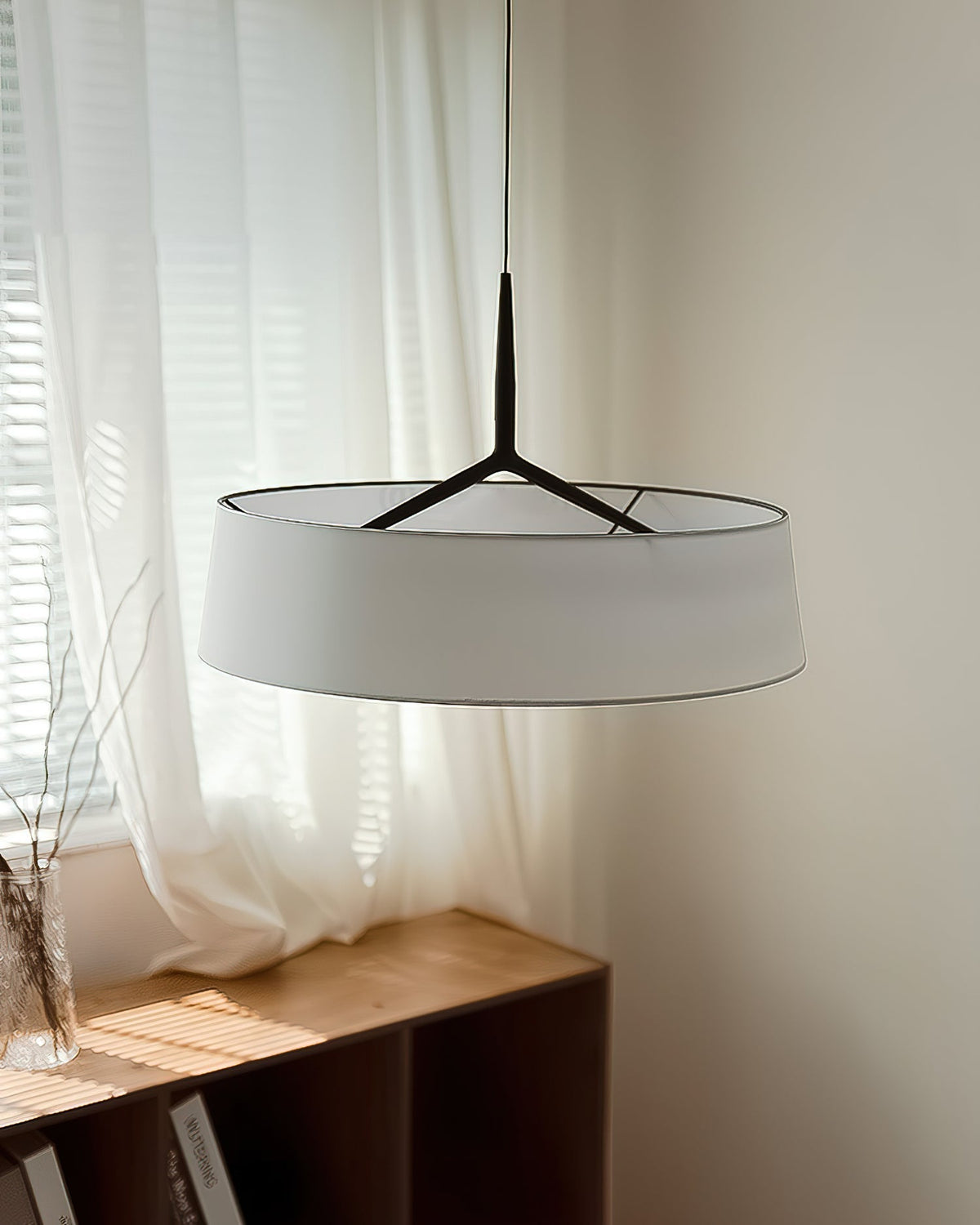 Virelli Lampe Pendante Abat-jour en Tissu Blanc Tambour Tige Noire Élégante Moderne - Neutralighting