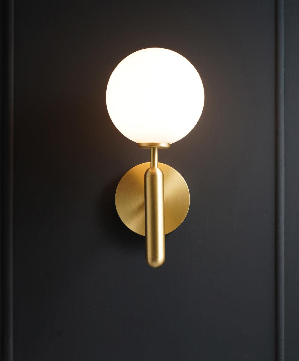 Ilirila Applique Murale Moderne Minimaliste en Laiton et Verre - Neutralighting