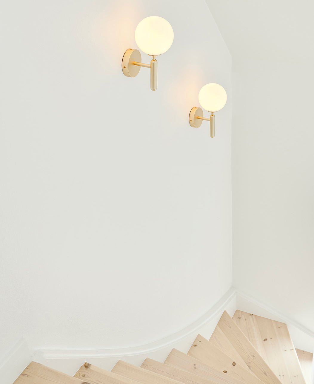 Ilirila Applique Murale Moderne Minimaliste en Laiton et Verre - Neutralighting