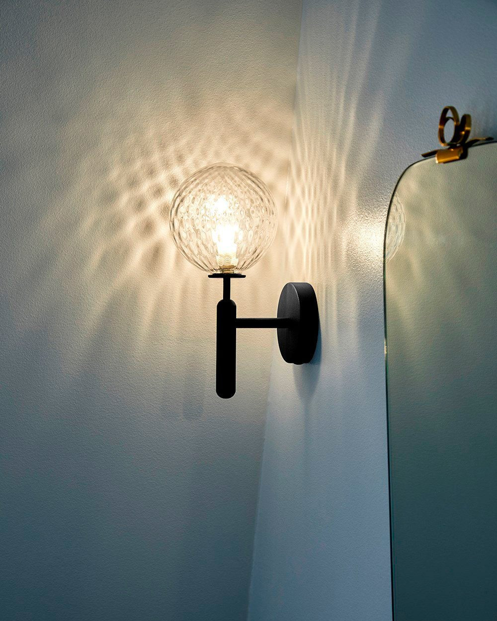 Ilirila Applique Murale Moderne Minimaliste en Laiton et Verre - Neutralighting
