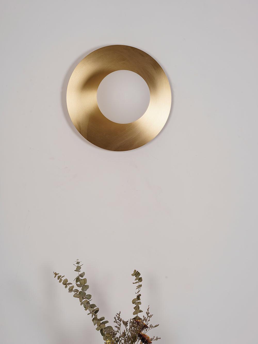 Godfrey Applique Murale Ronde Art Minimaliste en Laiton et Verre - Neutralighting